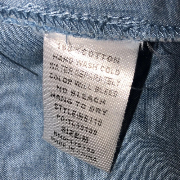 UMGEE size medium blue chambray cold shoulder top - Picture 4 of 5